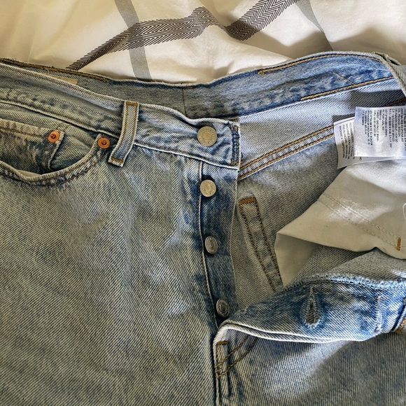 SOLD Levi’s Wedgie Light Wash - Picture 3 of 5